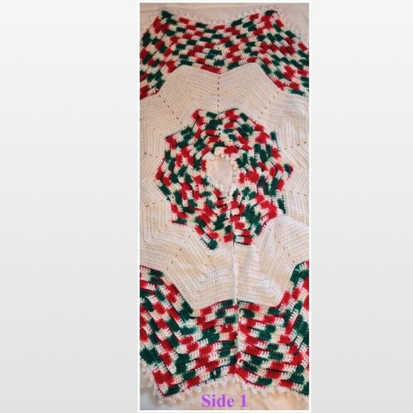 Vintage Christmas Tree Skirt Hand Crochet Snowflake Red Green White Grandma 70s - Picture 9 of 16